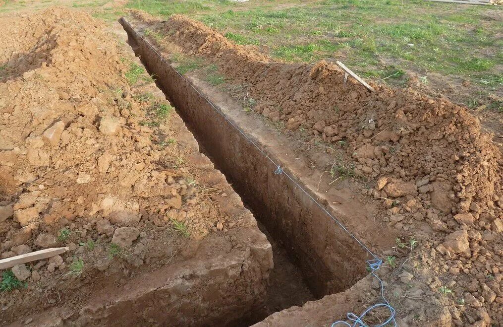 Разработка котлована под фундамент. Земляных работ фундамент. Разработка котлована. Экскаватор jcb разработка котлована. Копка траншей.