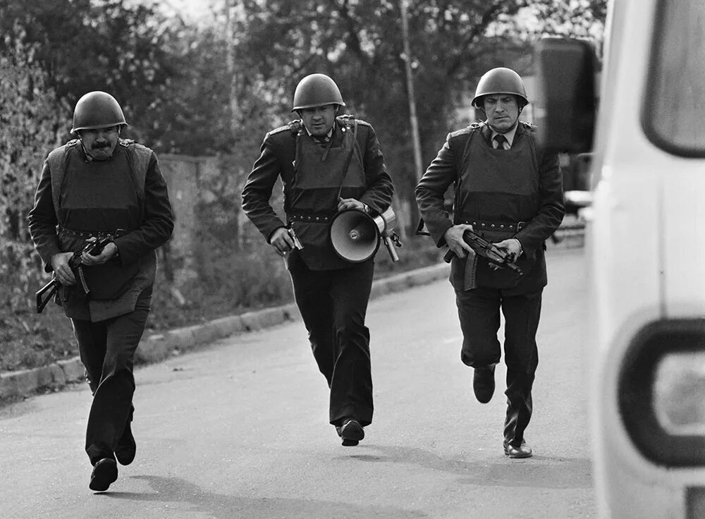 Кто такие полицаи. Полицаи. Полицаи с белыми повязками. Азербайджан милиция СССР. Одесса помешанные полицаи 1945.