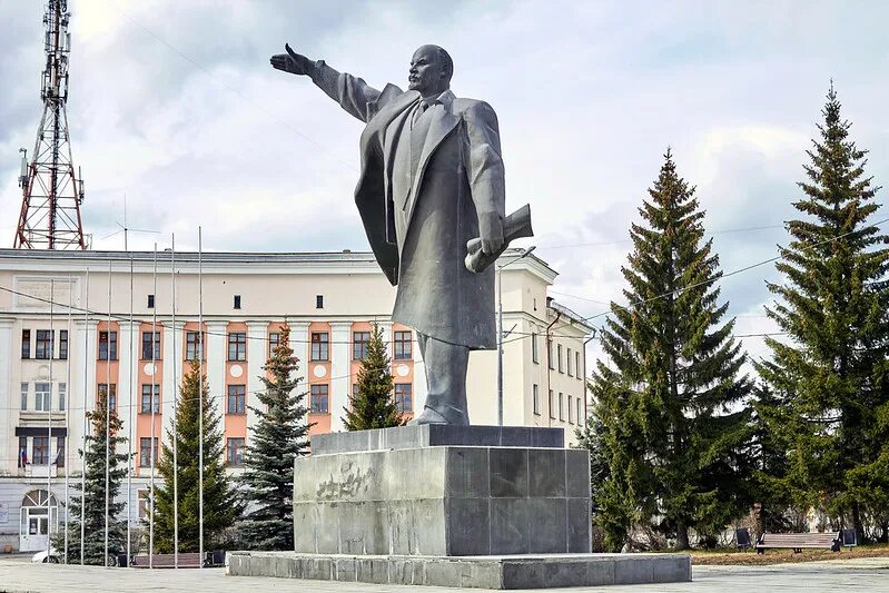 Центр краснотурьинска. Памятник ленину в краснотурьинске. краснотурьинск центральная площадь. статуя ленина в краснотурьинске. краснотурьинск площадь города.