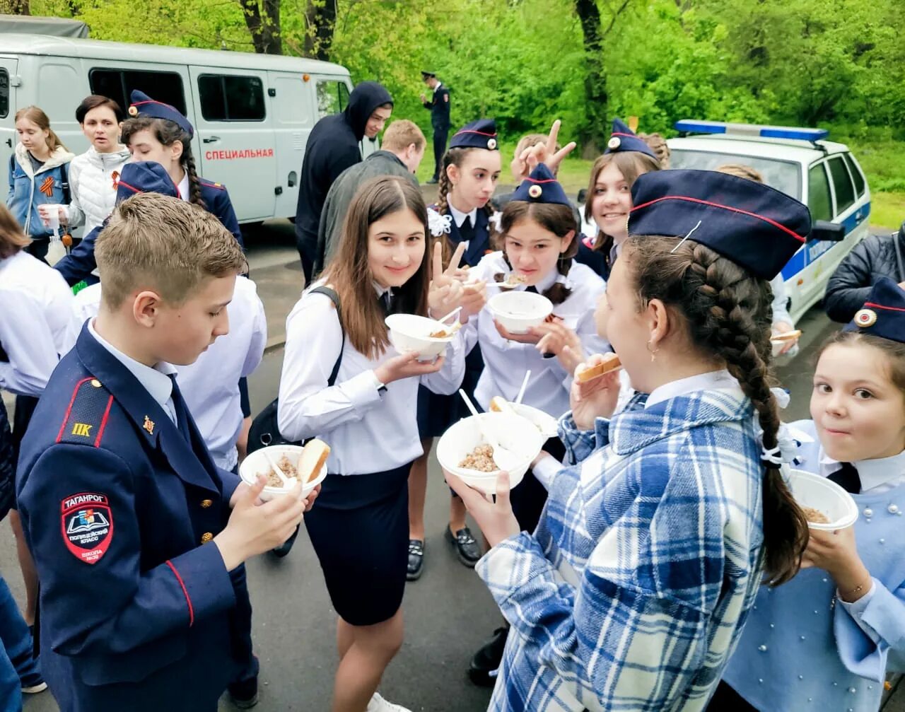 9 Мая Таганрог. Жители Таганрога. "Скоро и в Таганроге". Митинг с военными в Таганроге.