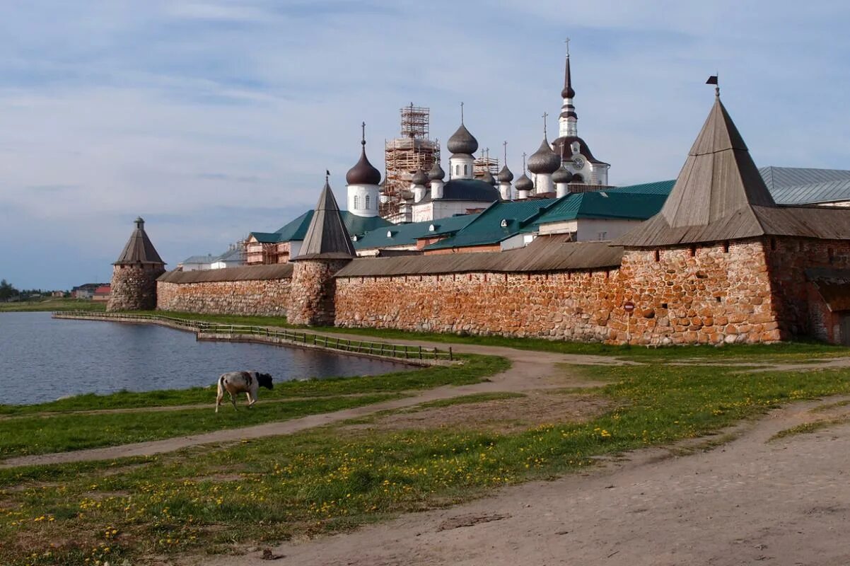 Соловецкий монастырь Архангельск. Спасо-Преображенский Соловецкий монастырь. Соловецкий монастырь Соловецкие острова. Соловки Архангельская область монастырь. Соловецкие острова в истории россии