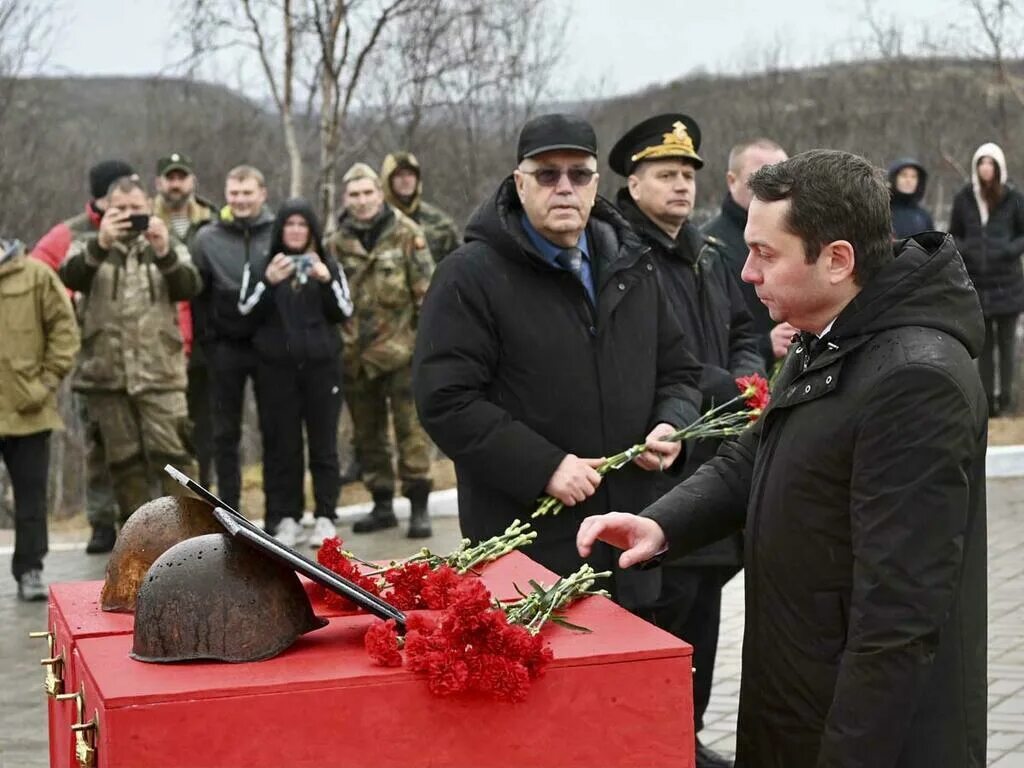 Долина славы Мурманская область. Долина славы захоронение. Церемония захоронения Долина славы 2022. Траурный митинг военного.