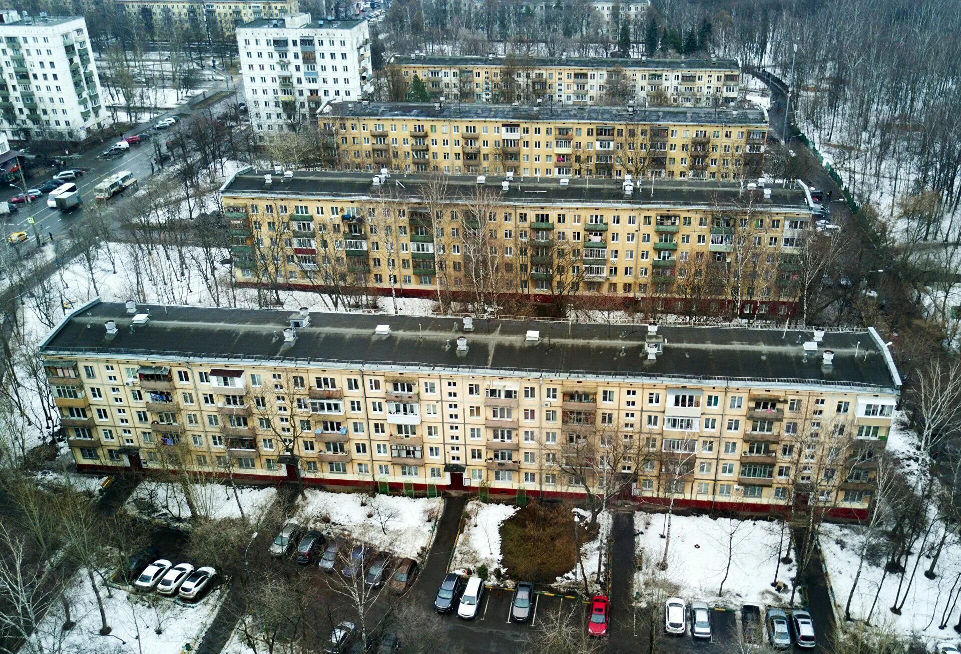 Дома невыносимо. Пятиэтажки хрущевки Москва. Пятиэтажка хрущевка Московский район. Кузьминки пятиэтажки. Хрущевка Кузьминки.