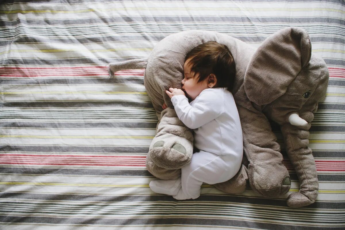 Спящий ребенок. Спящие малыши. Ребенок в одеяле. Малыш я хороший мальчик