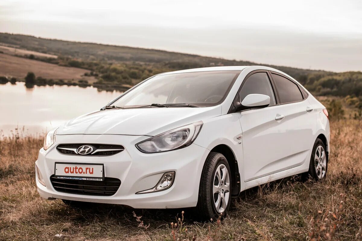 Машина солярис с пробегом. Hyundai Solaris 2013. Hyundai Solaris i 2013. Хендай Солярис 2013 седан. Хендай Солярис 2013 белый седан.