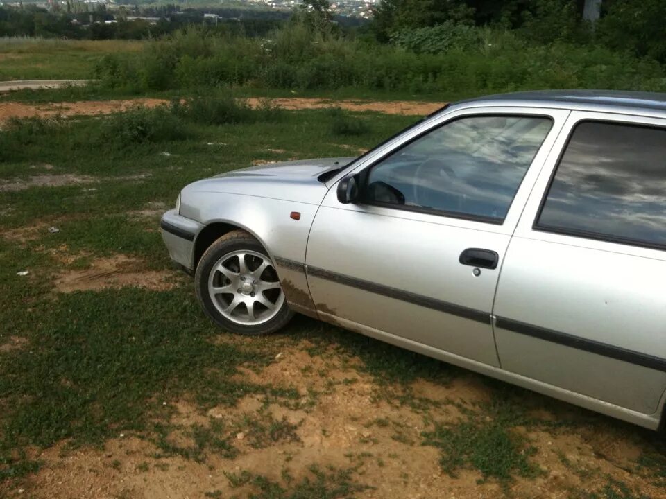 Диск нексия 14. Daewoo nexia r15. дэу нексия на дисках r15. daewoo nexia диски r15. дэу нексия на 15 сликах.