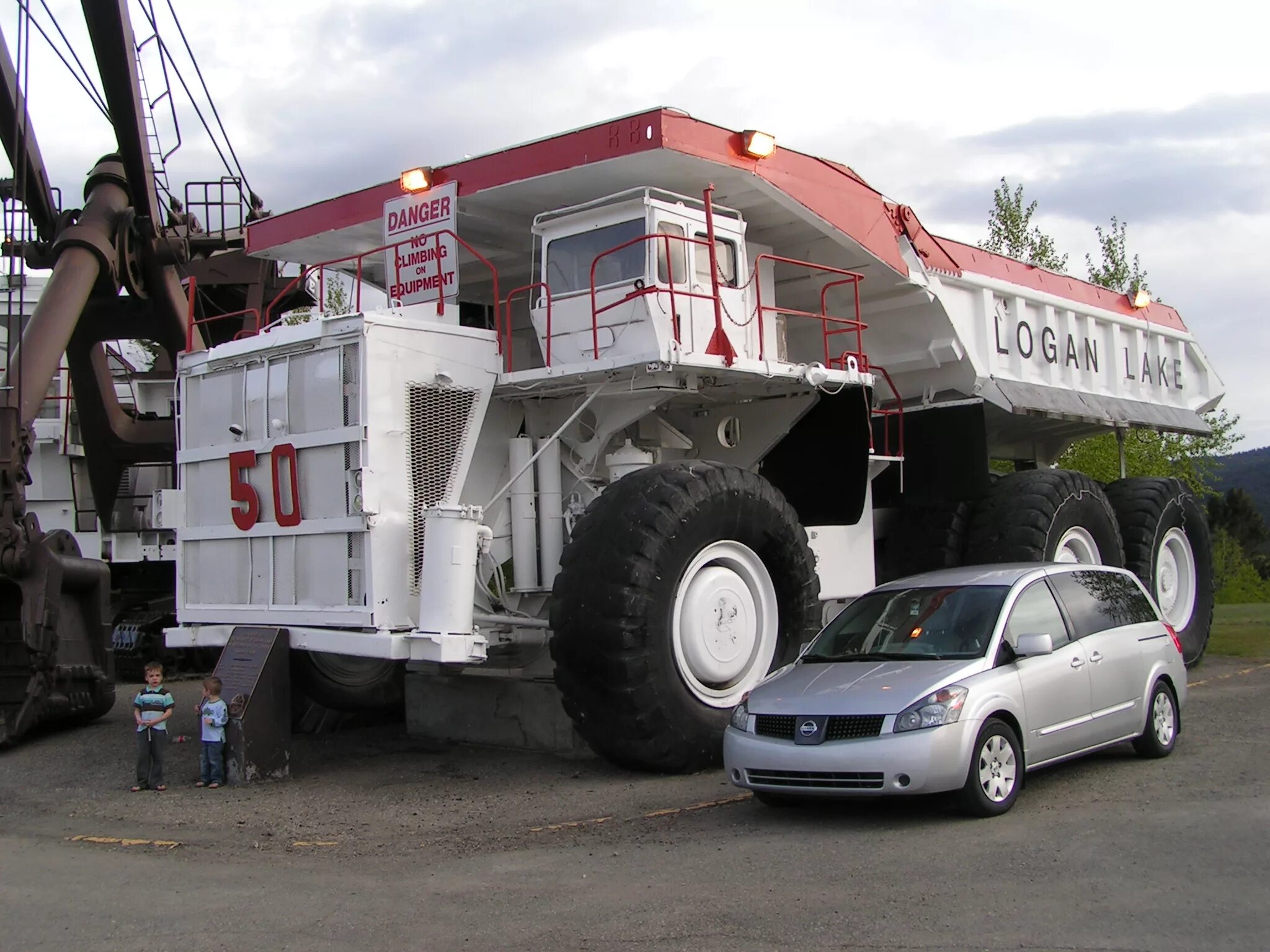 Самая большая машина фото. Terex 33-19 Titan. Грузовик Терекс Титан. Terex 33-19 Titan авария. Большие автомобили.