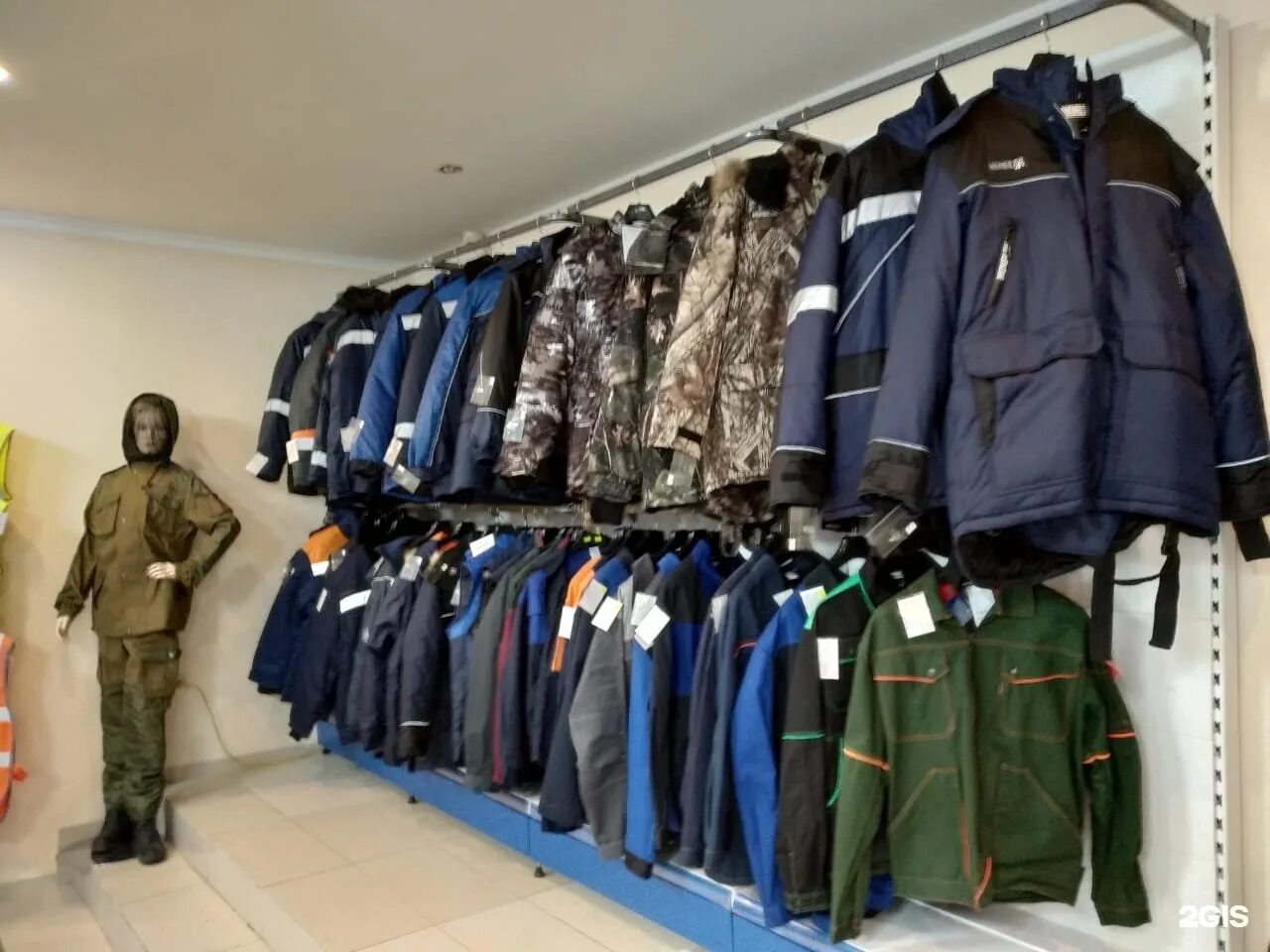 Торговый зал спецодежда. Магазины со спецодеждой. Магазины со спецодеждой. Магазины со спецодеждой. Спецодежда реклама.