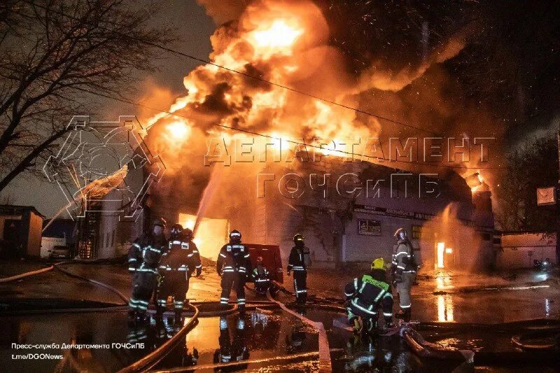 Что случилось в москве в отрадном. Сгоревший рынок в чертаново. 08. Перестрелка в коридоре композиция. Авария в отрадном сегодня.