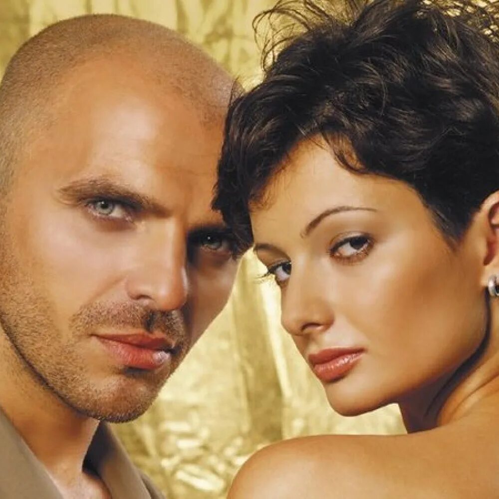 Пинк певица 2000. Женские исполнители песен. Селин дион 2000. Девушка поет в микрофон. Шансон.