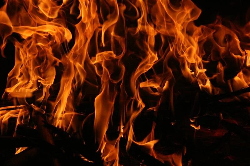 Огонь и дым. Дым костра. Синий огонь. Обои на рабочий стол огонь. Огонь и дым.
