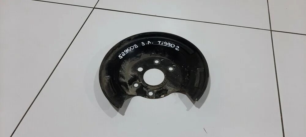 Кожух тормозного диска санта фе 2. Защитный кожух заднего тормозного диска гольф 4 1. Кожух тормозного диска тойота королла е150 задний. Чери тигго 3 задние тормозные диски артикул. Пыльник тормозного диска тойота королла е120.