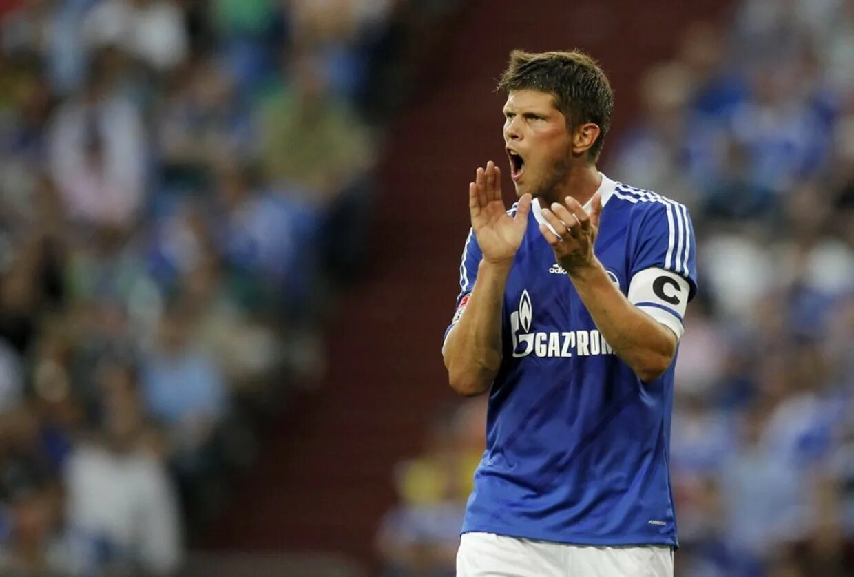 Класс футболист. Класс Ян Хунтелаар. Klaas-Jan Huntelaar Schalke 04. Klaas-Jan Huntelaar Ajax.