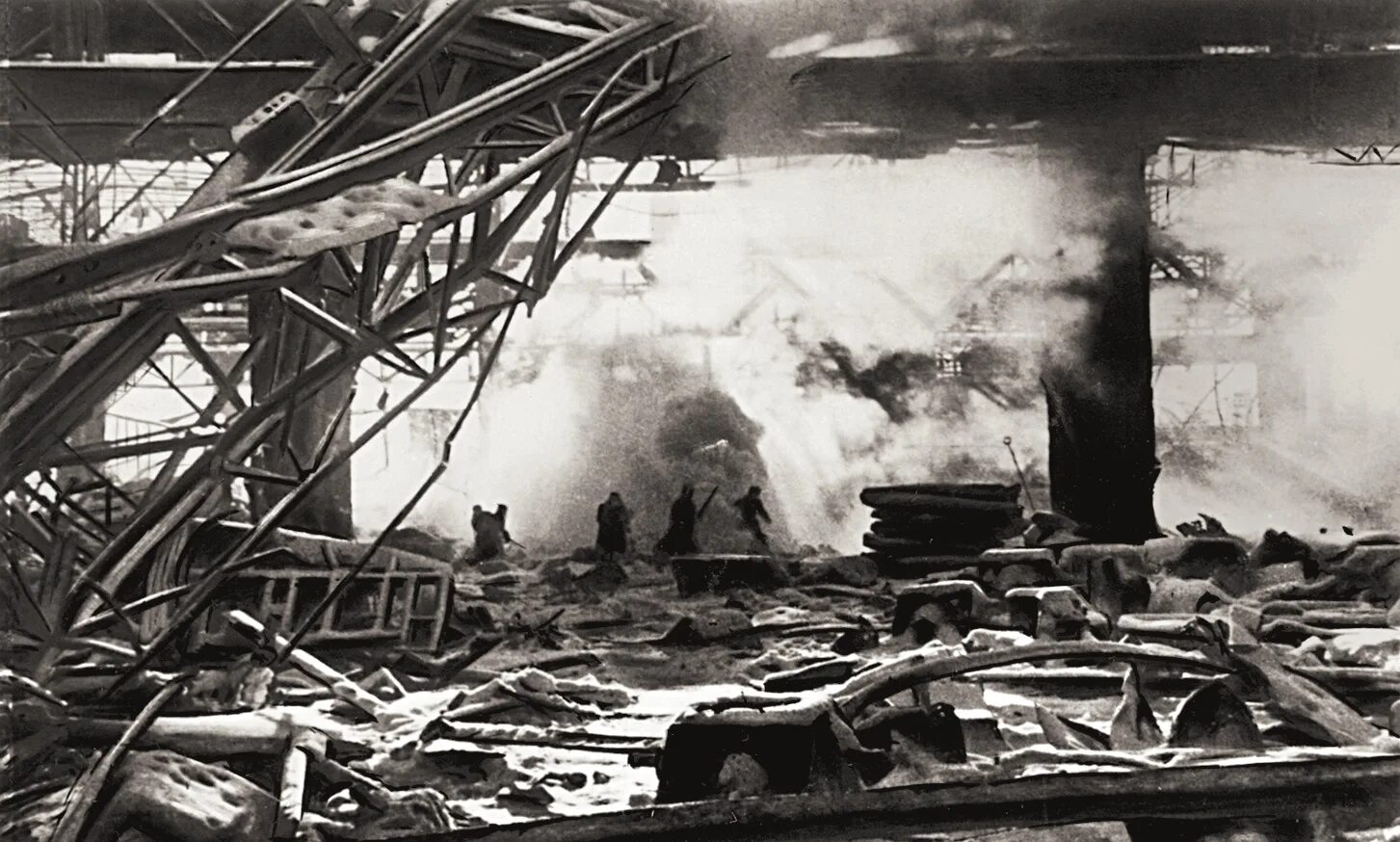 Сталинград тракторный завод 1942. Сталинградская битва завод красный о. Сталинградская битва тракторный завод 1942 г. Завод красный октябрь сталинград после войны. Сталинградская битва завод красный октябрь.