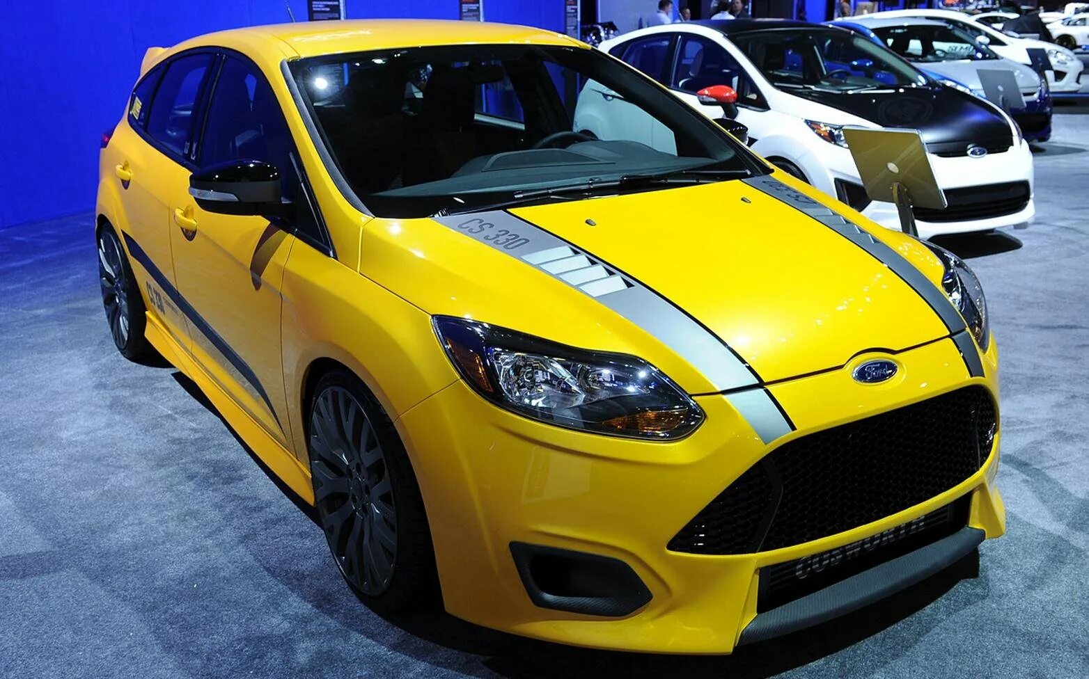Желтый в реальной жизни. Форд фокус 2 желтый. Ford Focus 3 хэтчбек желтый. Форд фокус 2 универсал желтый. Желтый Форд фокус 2 хэтчбек.