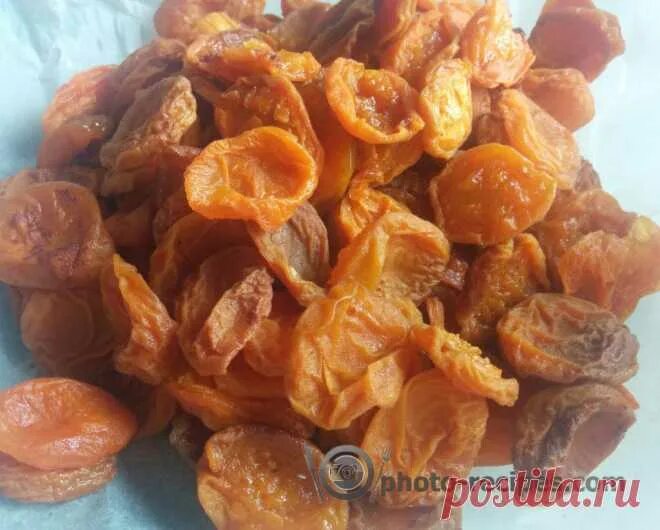 Курага пуговка. Курага в процессе сушки абрикосов. Кайса урюк. Абрикосы в духовке. Курага в процессе сушки абрикосов.