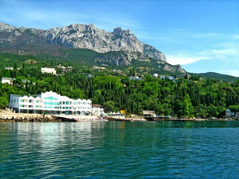 Алупка Крым. Город Алупка Южный берег Крыма. ЮБК Алупка. Курортный город Алупка. Сайт курорты крыма