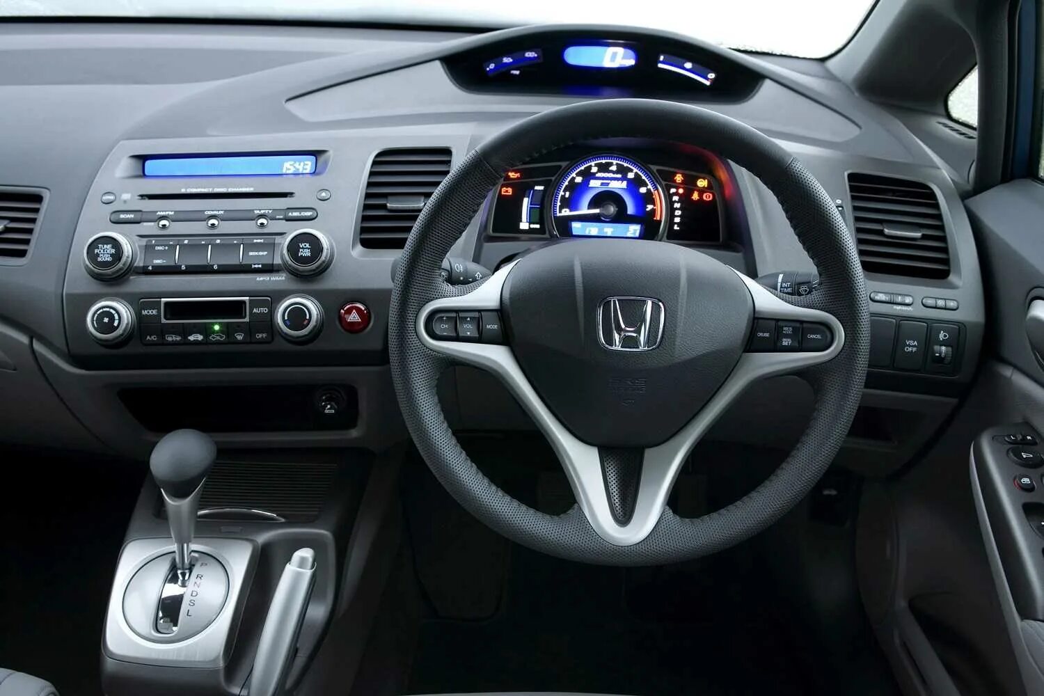 Honda Civic 2006 хэтчбек салон. Хонда Цивик 4д 2008. Honda Civic 2007 Interior. Honda Civic 2010 гибрид. Хонда цивик 4д 8 поколение