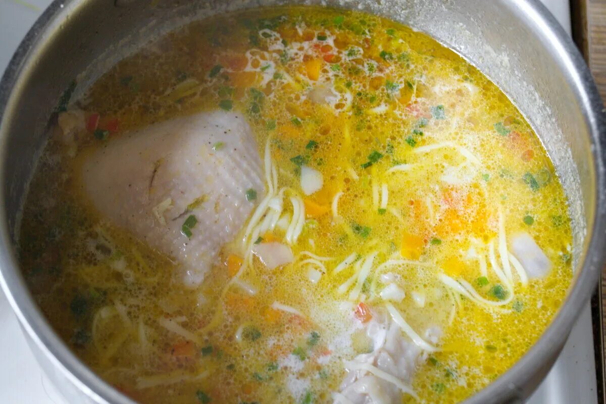 Роллтон куриный суп. Роллтон лапша для супа. Куриный суп с лапшой Роллтон. Лапша Роллтон для супа яичная.