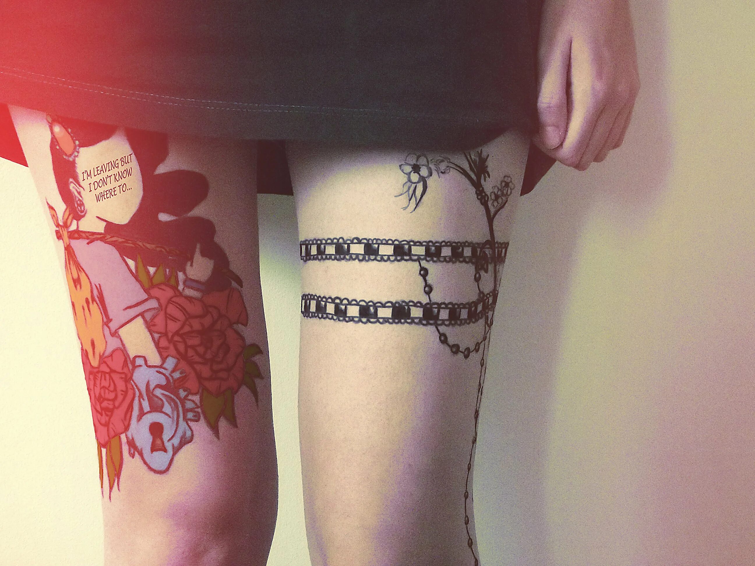 тату чулки. татуировка чулки на ногах. тату чулок на ноге. Tattoo stocking. эскиз тату чулок.