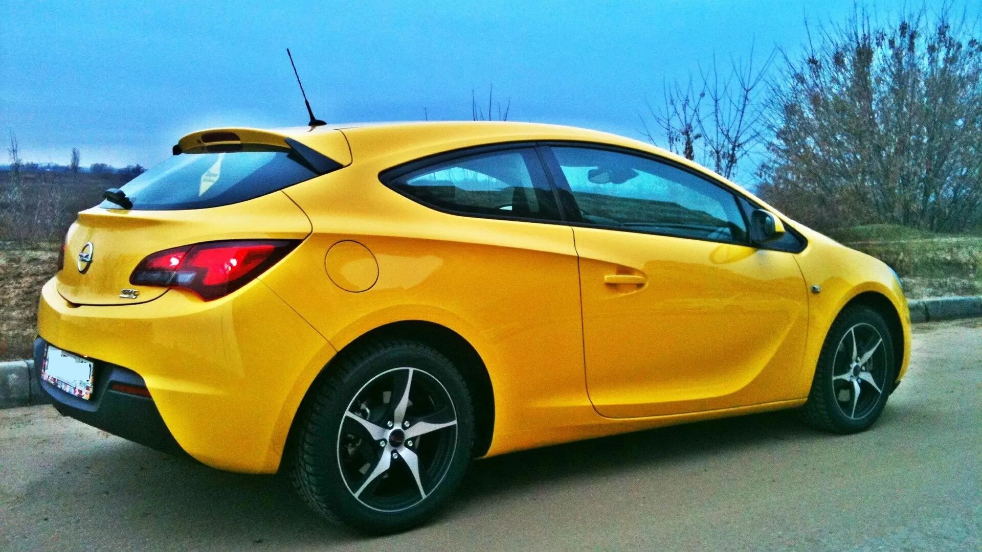 Opel Astra 2018 желтая. Опель хэтчбек тюнинг