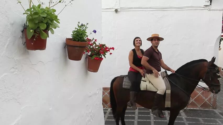 Women riding men. Зрелая наездница домашнее. Матуре наездница селфи.