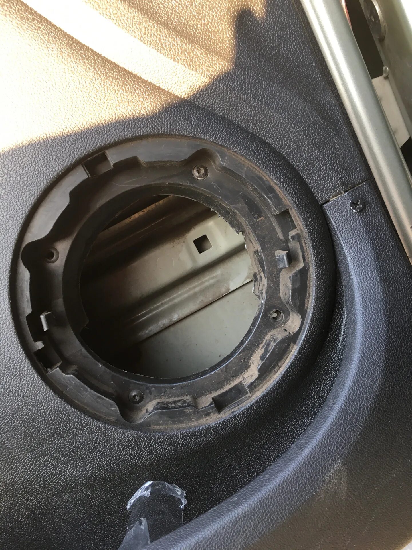 Крепление динамиков рено логан 2 передние двери. 16 динамики в рено логан 1. Колонки на рено логан 1. 16 динамики в рено логан 1. 16 динамики в рено логан.