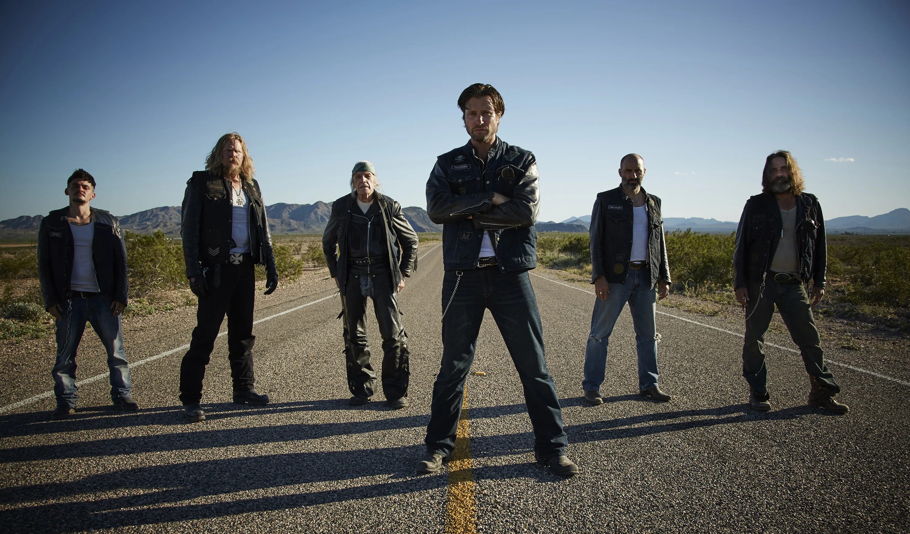 Gangland undercover сериал. Под прикрытием сша. Под прикрытием сша. Фильм про байкеров под прикрытием. Дэймон рунян.