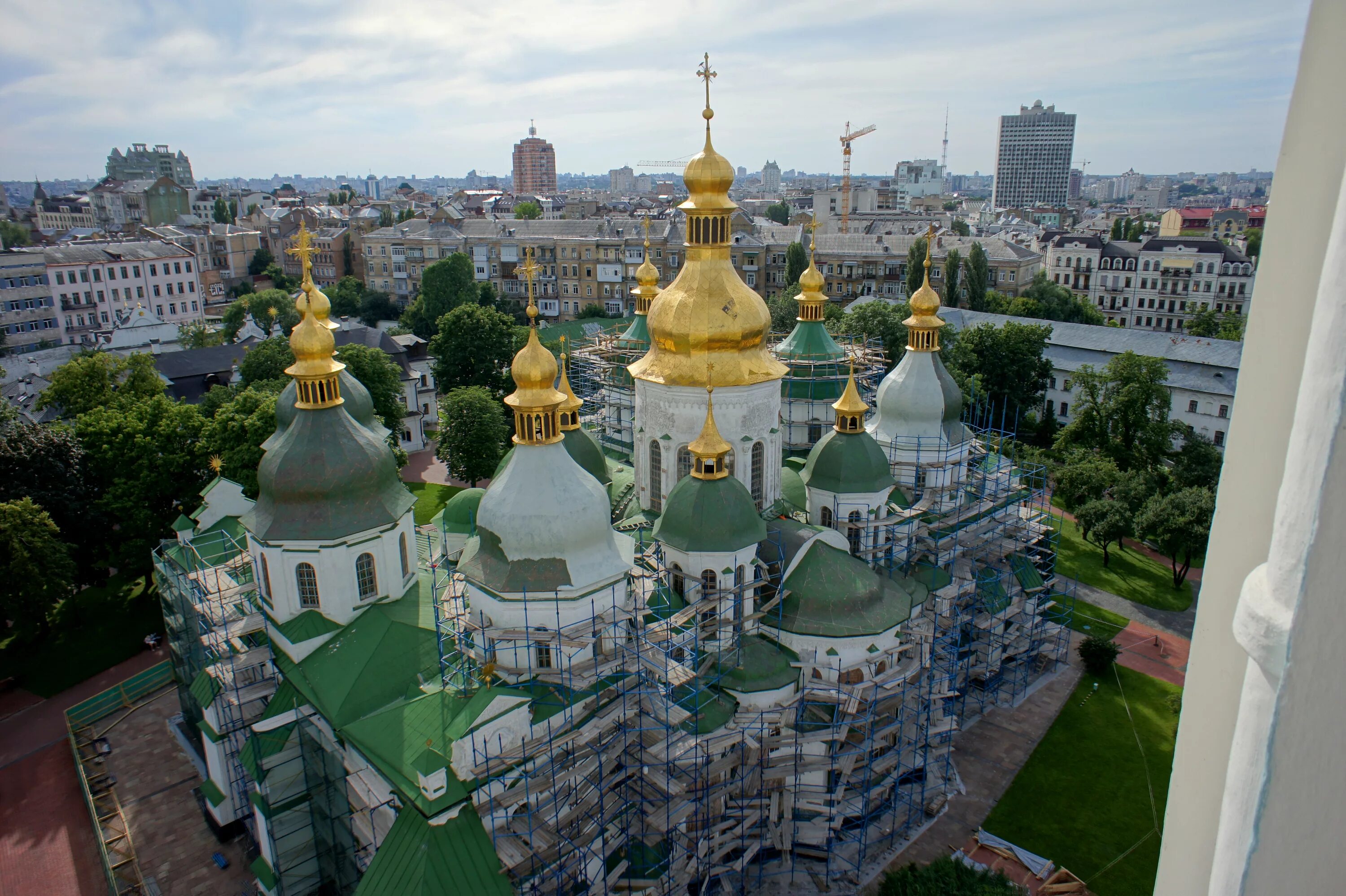 Святой киева. Храм Софии Киевской в Киеве. 13-Купольный Софийский собор в Киеве. Софийский собор в Киеве купола. Софийский собор 13 куполов.