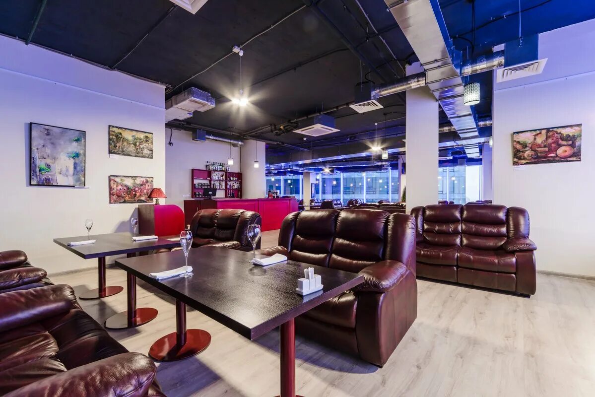 Фабрика кафе красноярск. Пушка омск ресторан. Шу шу духовской переулок. Ресторан медведь вднх. Рестобар галерея.