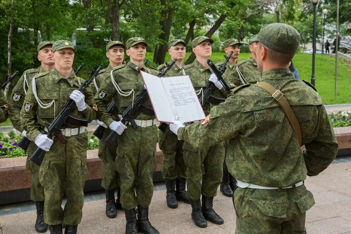 Получить военный. Присяга Балашиха Росгвардия 2020. Присяга военнослужащего Росгвардии 2021. Воинские части государственная тайна. Балашиха.Росгвардия.присяга.