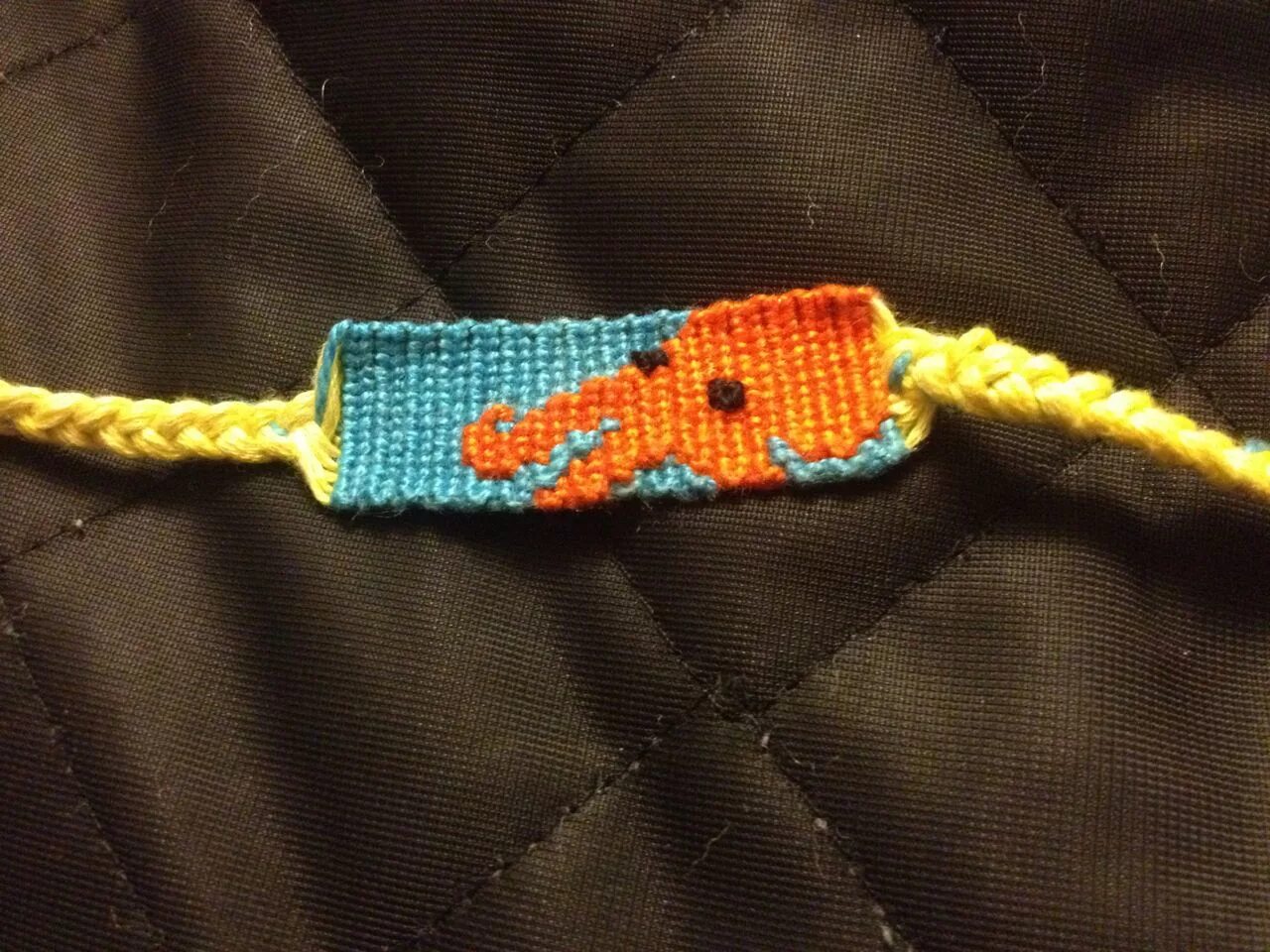 Браслеты из бисера прямое плетение. Милые фенечки из бисера. Фенечка из бисера тигр. Фенечка животное. Браслет из бисера на станке.