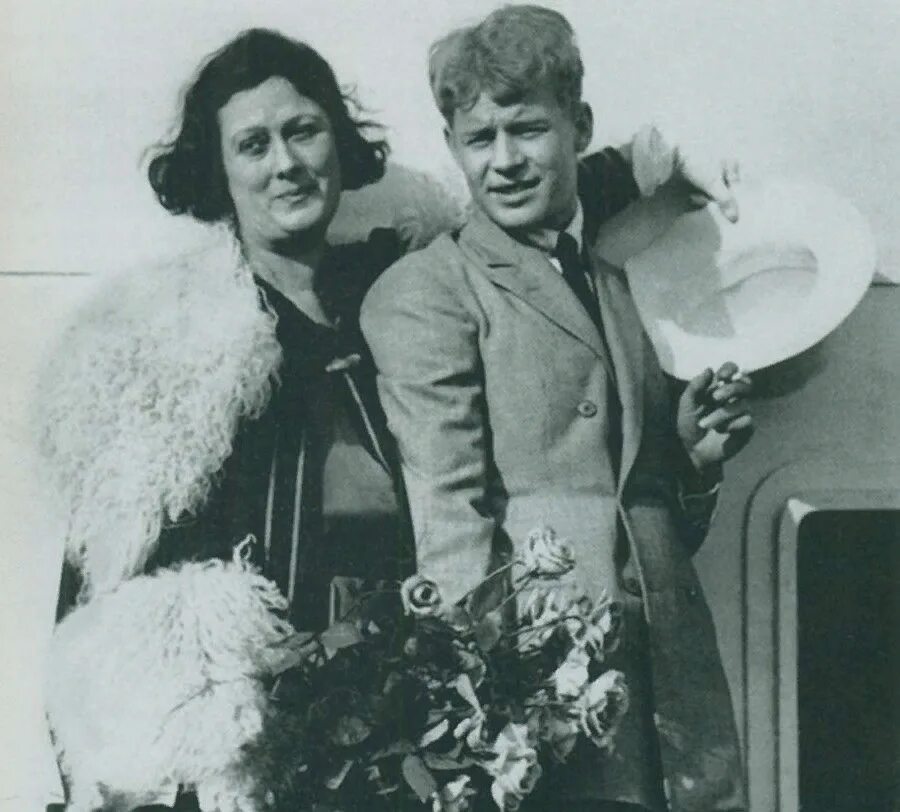 Есенин / Дункан. Есенин и Айседора Дункан, 1922. Есенин жена Дункан.