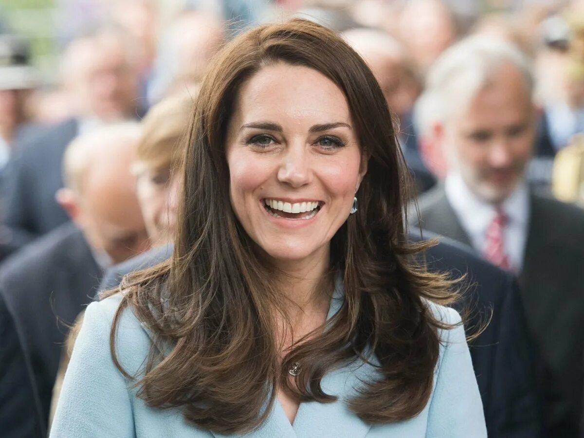 Кейт миллион новости. Миддлтон. Кейт Миддлтон 2021. Kate Middleton 2021. Кейт Миддлтон улыбка.