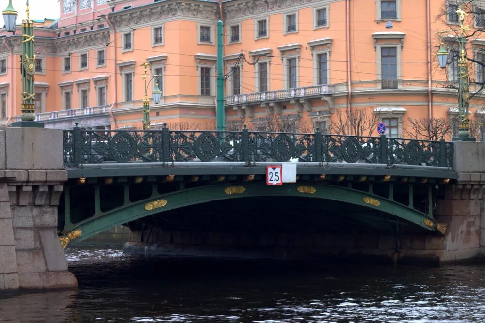 михайловский замок. 1-ый садовый мост спб. 1-й садовый мост. первый садовый мост. лебяжья канавка итальянский мост.