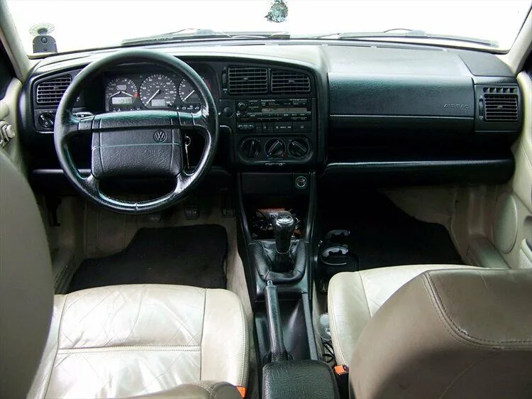 Руль vw passat b2. Vw passat b3 руль. Фольксваген пассат б3 седан салон. Volkswagen passat b4 седан салон. Пассат б4 автомат.