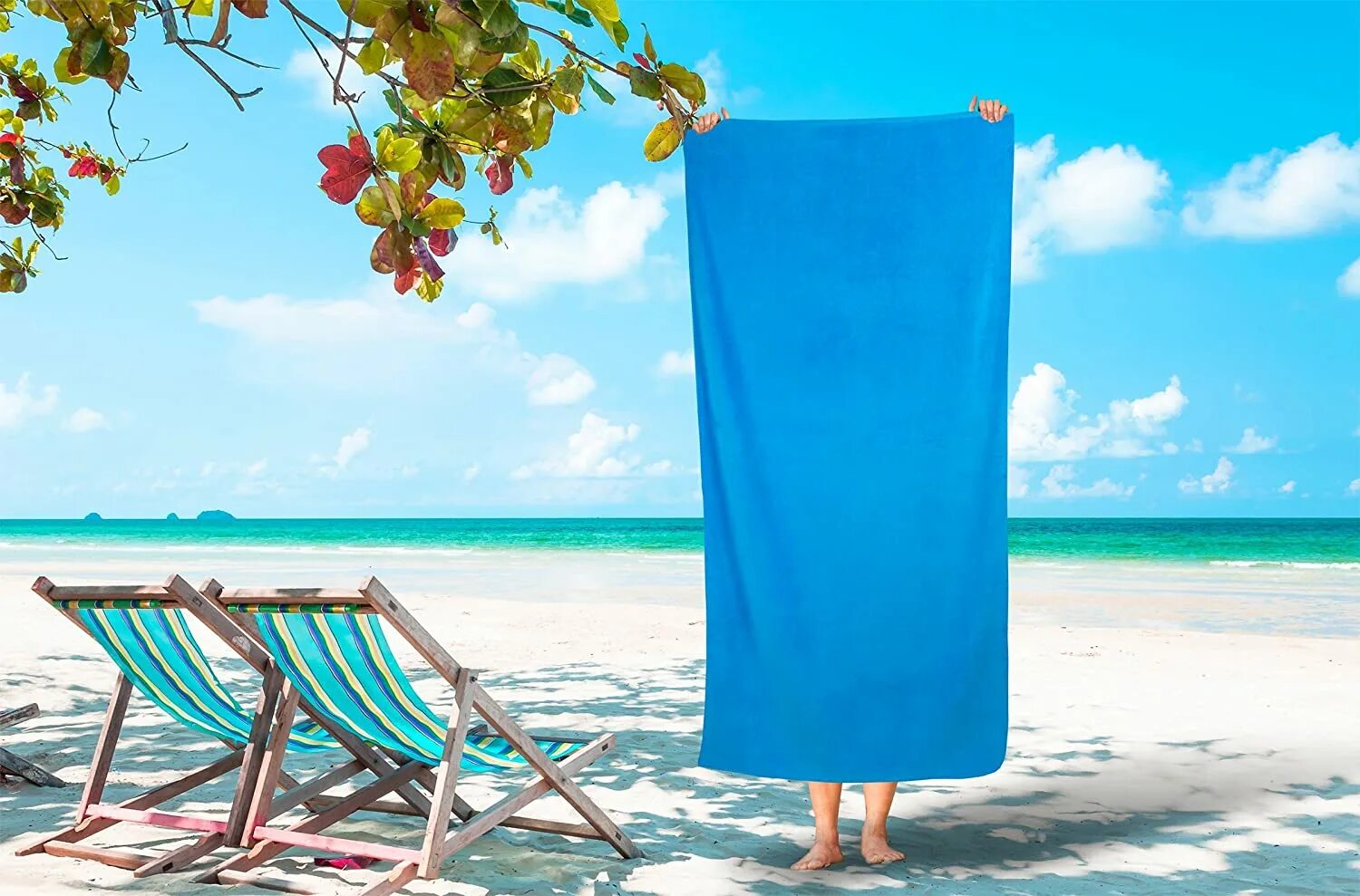 Полотенце на море. Пляжное полотенце. Полотенце пляжное на шезлонге. Полотенце на море для детей.