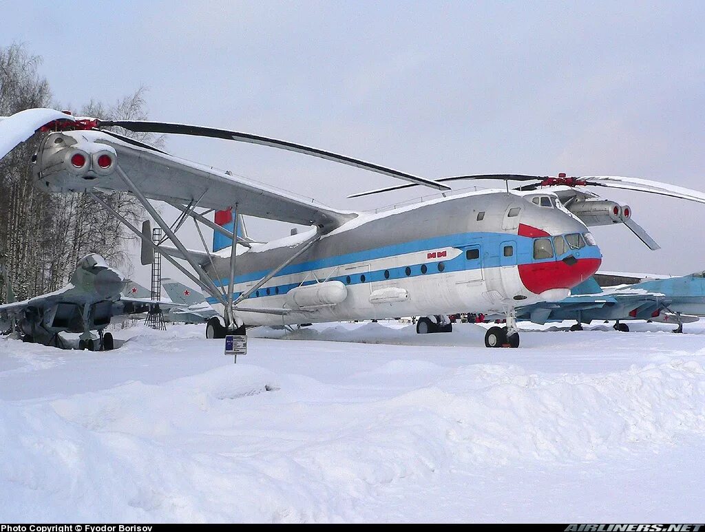 Реал ми 12 про. Ми-12 вертолёт. В-12 (ми-12). Самый большой вертолет в мире ми 12. Ми-12 кабина.