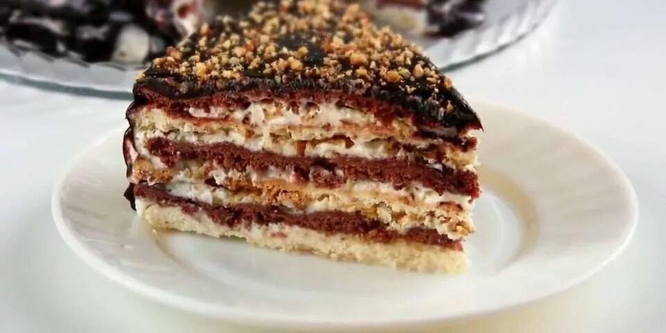 Торт мишка винервальд. Медовик северный метрополь. Торт полосатый сметанный. Мишка на севере классический. Торт мишка на севере.