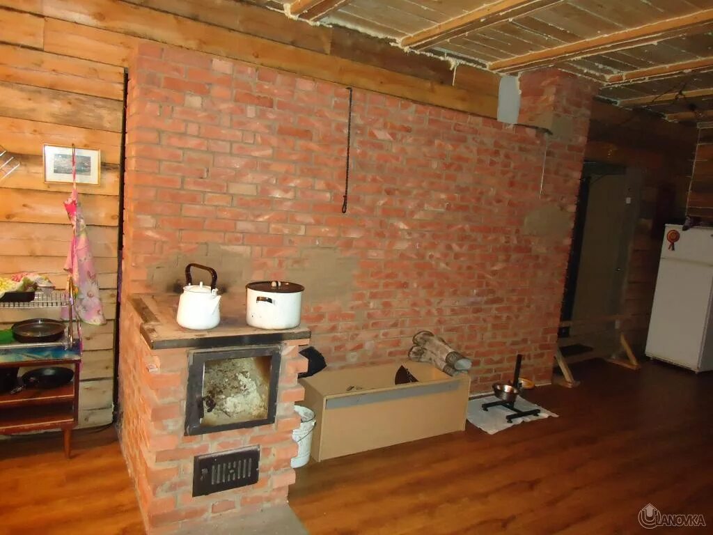 Печь harvia для бани дровяная. Отопительный камин в деревянном доме. Печь-камин fireplace. Печь банная емельяныч. Камин в доме.
