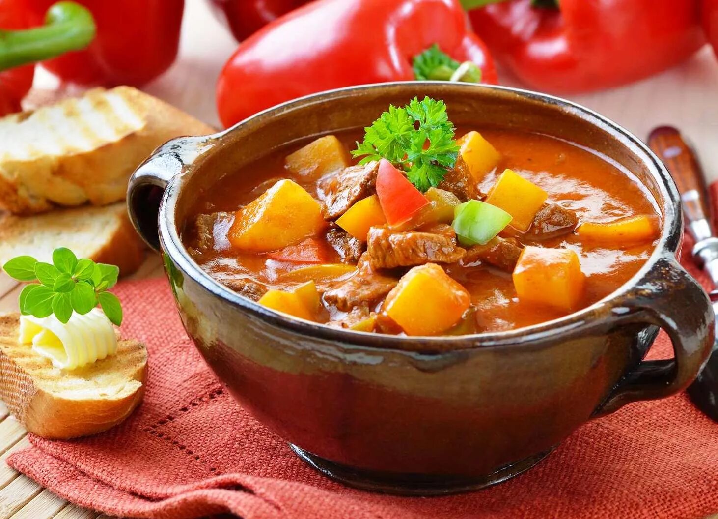 Рагу в горшочках с мясом