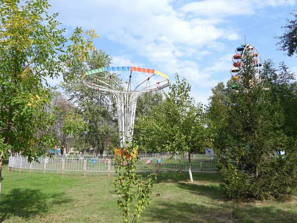 Горячий ключ парк предгорье кавказа. Городской парк культуры и отдыха горячий ключ. Парк горячий ключ краснодарский край. Городской парк горячий ключ. Парк культуры горячий ключ.