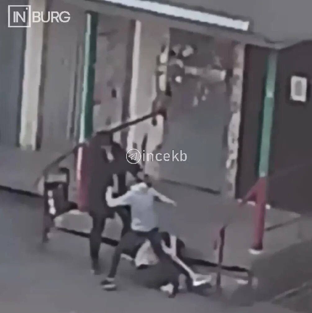 Драка девушек подростков. Драка девушек подростков. Драка девушек подростков. Драки девочек подростков в школе. Несовершеннолетние девчонки.