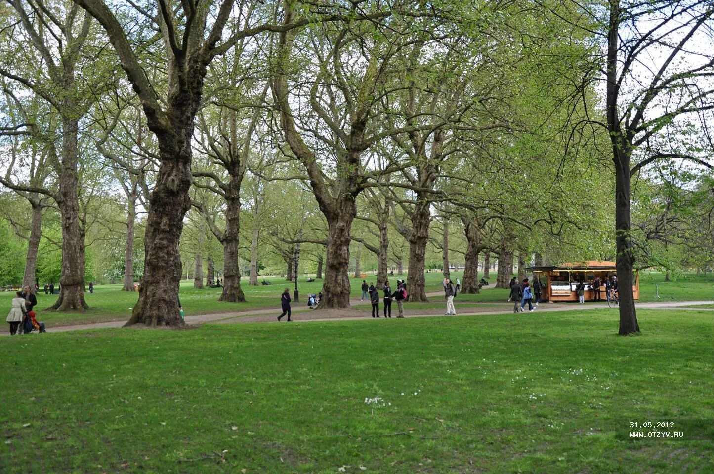 Грин парк работа. Грин парк Великобритания. Парк в Лондоне Грин парк. Парк Грин парк в Лондоне дуэли. Лондон Грин парк мемориальные ворота.