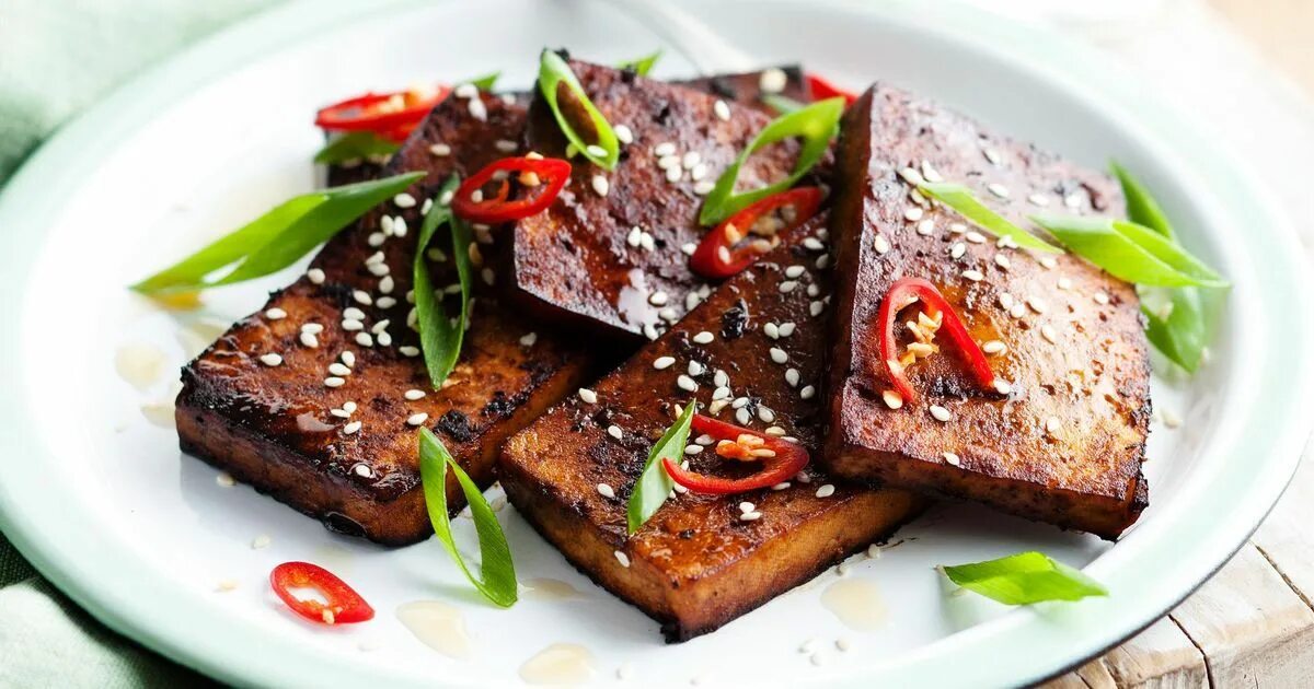 Говядина в медовом соусе. Стейк говядина. Рецепт стейка в соевом соусе. Стейк рибай с соусом чимичурри. Рыба в медовом соусе.