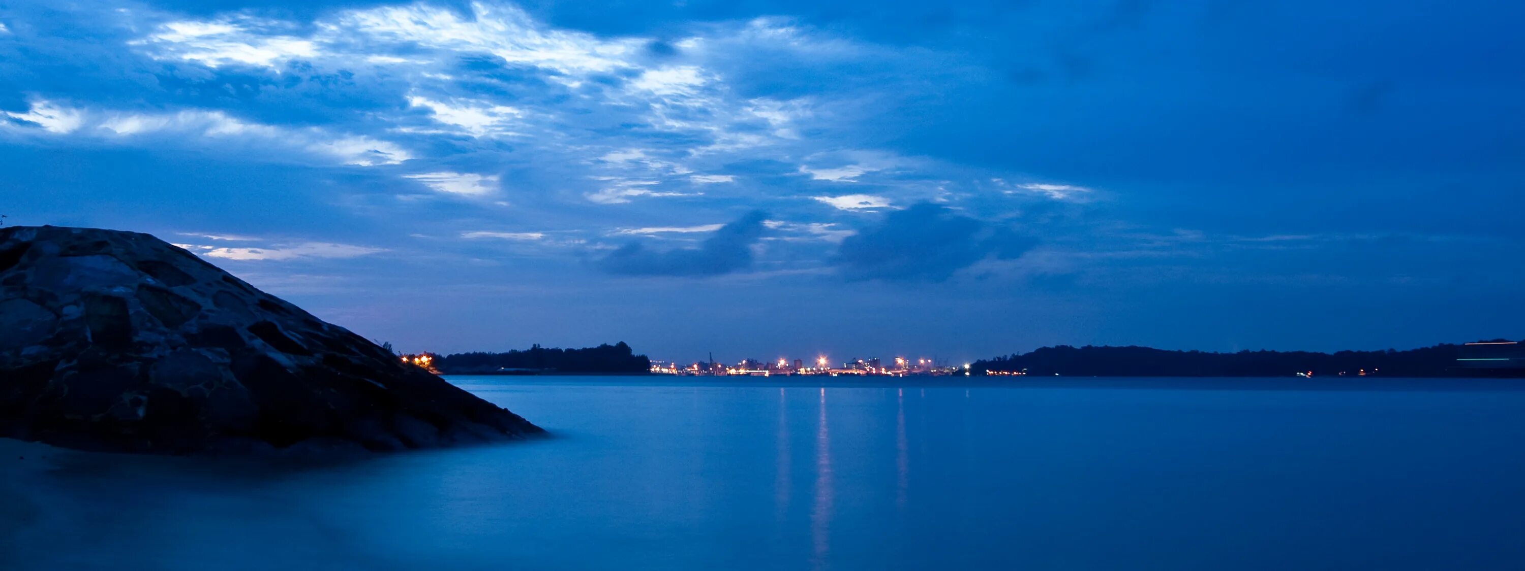 Синева значение. Синева фото. горе море. небо море город. небо сумерки синева.
