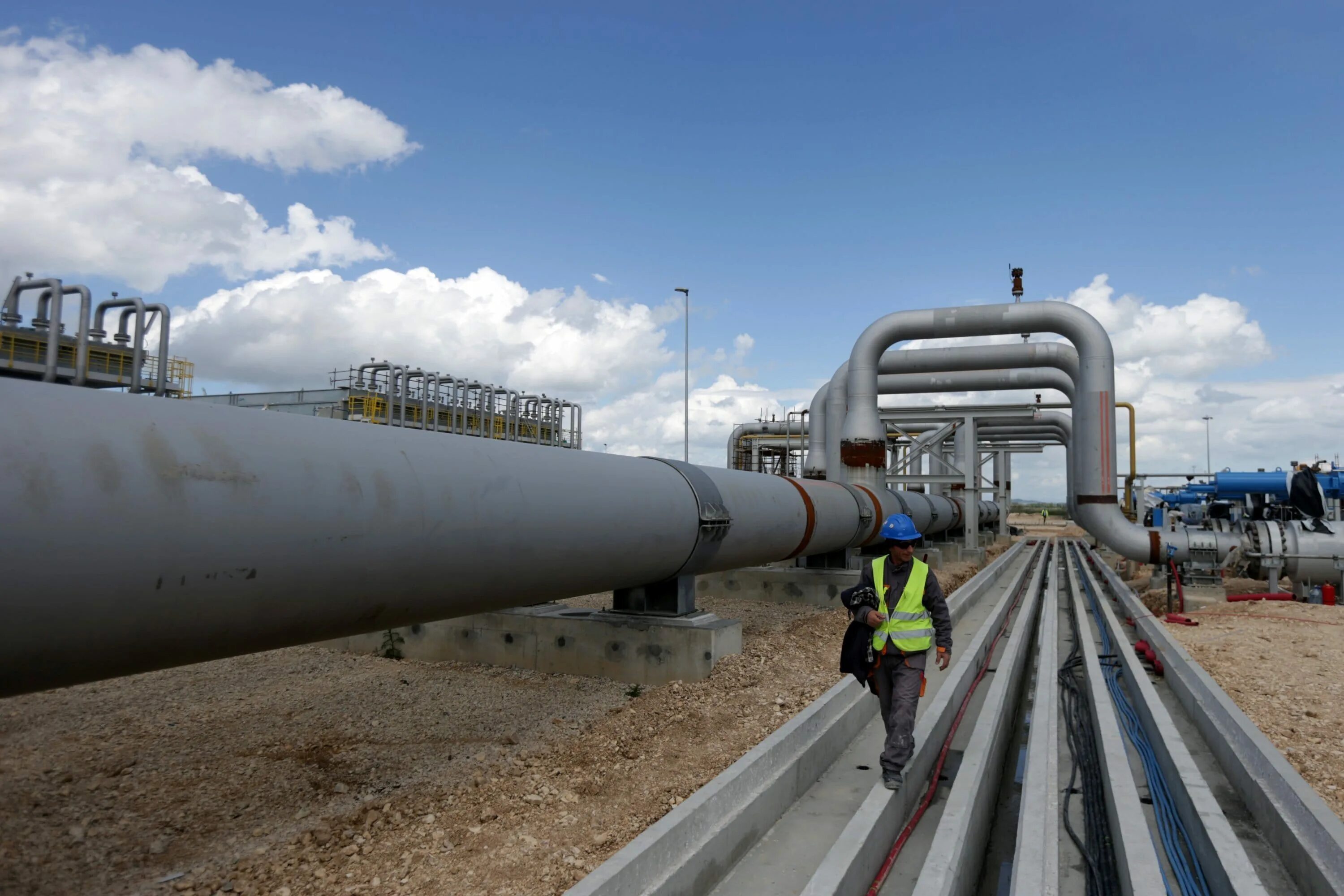Трубопровод дружба на карте. Магистральные трубы. Магистральный нефтепровод "нововеличковская - краснодар". Трубы для нефтепроводов. Магистральный газопровод.