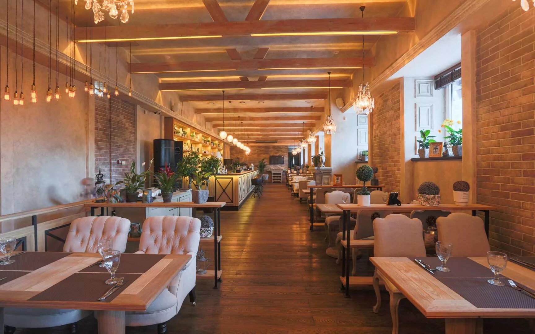 Ресторан этаж. Акции к 1 сентября в кафе. 1 сентября в кафе. Ресторан roomi. Линейка 1 сентября 34 школа.