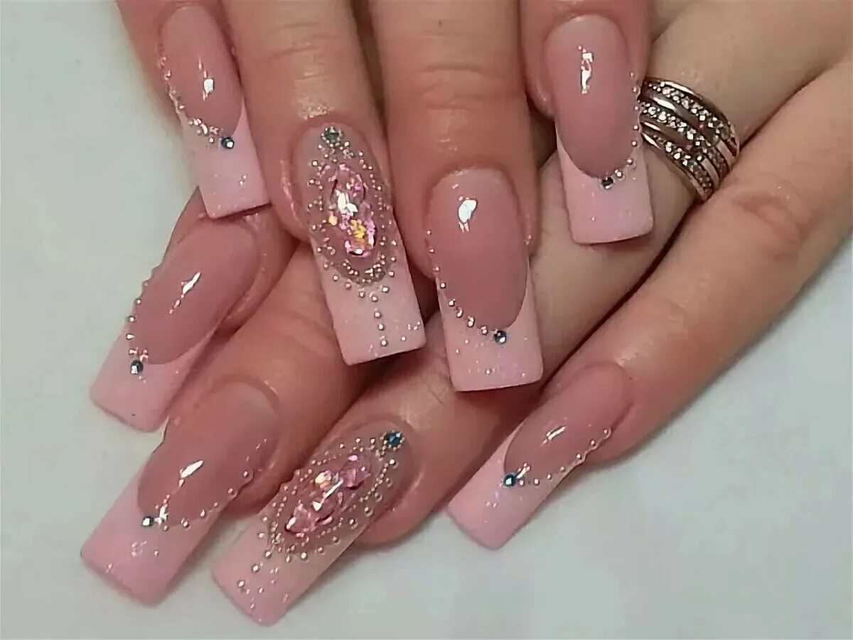 Наращивание розовый. Красивое наращивание ногтей. Красивые нарощенные ногти. Красивые ногти со стразами. Френч со стразами на ногтях.