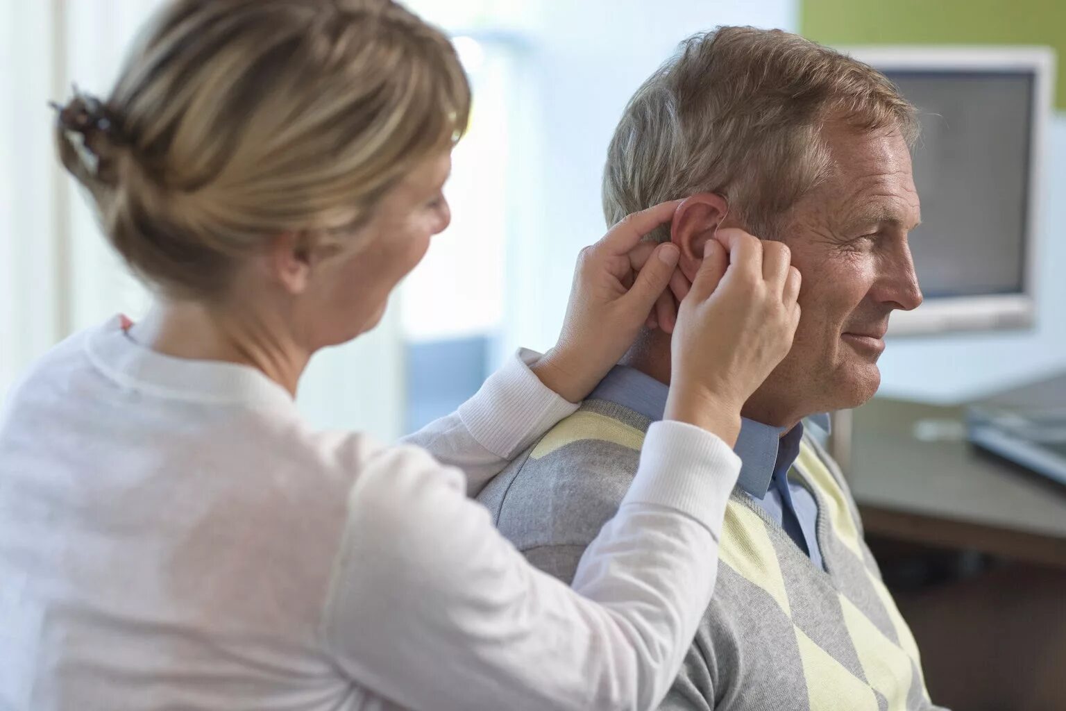 Люди с нарушением слуха. Реабилитация слуха. Пациент с нарушением слуха. Реабилитация пациентов с нарушением слуха. 0 hearing